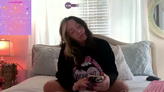 STIFFLERSMOMM online show from January 12, 2:33 pm