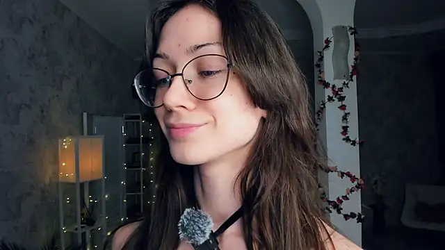 ReneeLippeatt online show from February 14, 8:00 pm