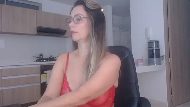 LovePaula online show from February 8, 12:09 pm