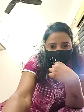 Charm Queen online show from February 8, 5:55 am