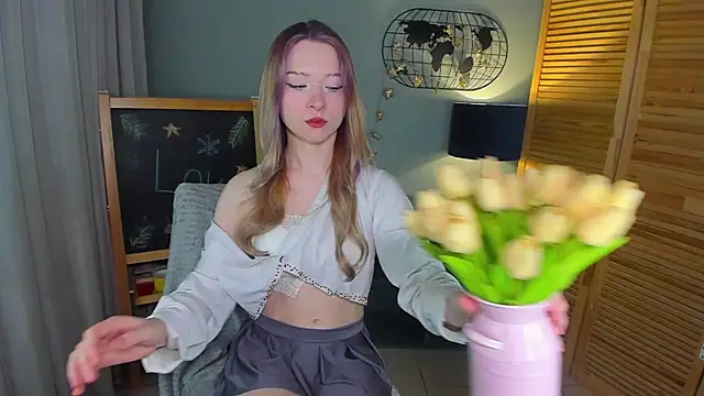 elliupp online show from March 8, 4:00 pm