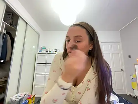 Playfulvixen25 online show from March 21, 2:49 am