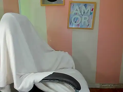 Mila Leon online show from March 13, 4:25 am