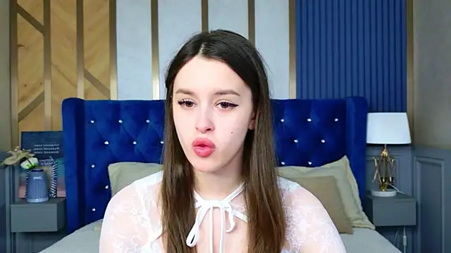 EvaSwen online show from April 2, 10:57 am