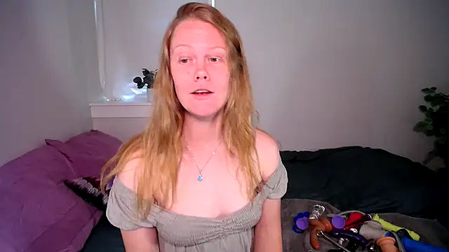 naughtyfox89 online show from August 6, 10:39 pm