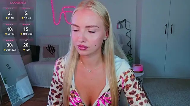 TessaGrays online show from July 31, 2:29 pm