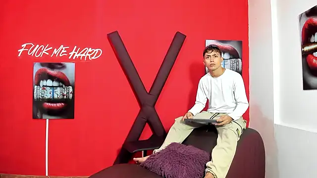 VERY HOT GUYS online show from March 27, 7:14 pm