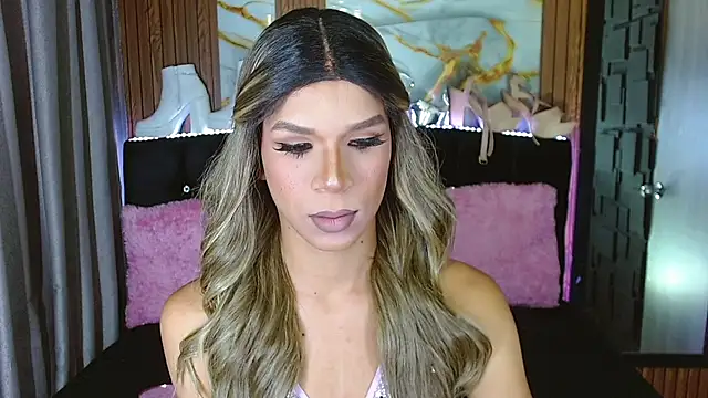 sthephylittle online show from February 11, 8:10 pm