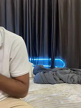 vickyandtania online show from December 21, 4:55 pm