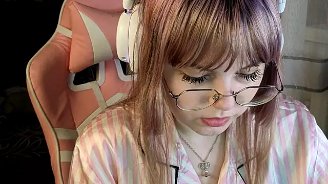 KristiBloom online show from March 30, 11:59 pm