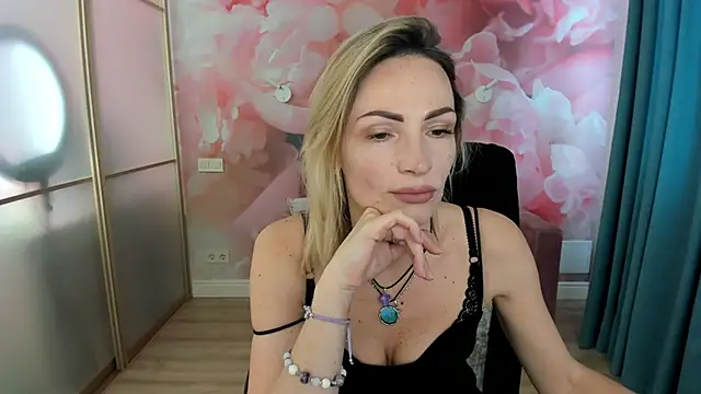 AlinaMoor online show from April 8, 12:18 pm