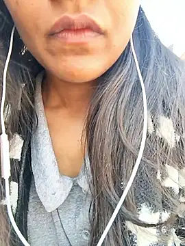 anshika0124 online show from January 14, 6:07 am