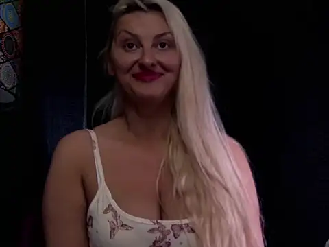 LeticiaReys online show from April 20, 11:35 am