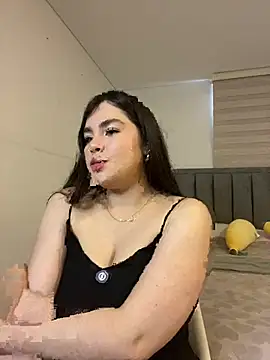 Isabella LaRue online show from January 16, 8:05 pm