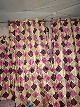 Sweet-Maddlina online show from April 4, 12:15 pm