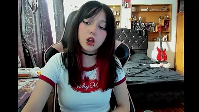 Maki Zein  online show from March 14, 3:35 pm