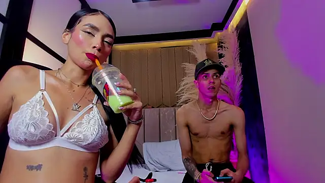 DerryAndIzzy online show from March 15, 6:26 am