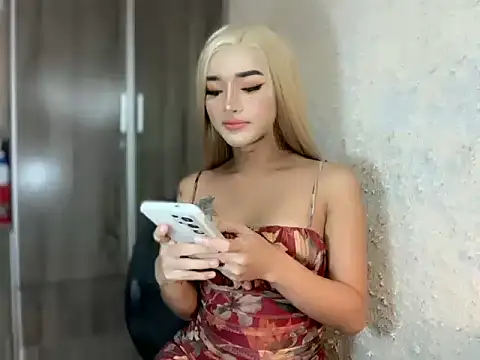 TinyTemptress online show from March 27, 7:54 am