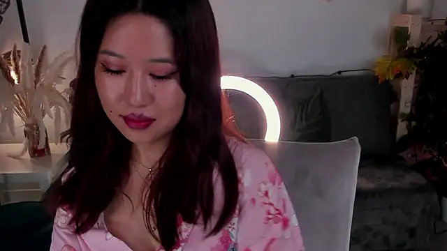 Erika Kim online show from August 7, 9:05 am