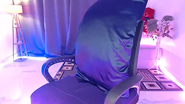 Rashiii  online show from April 18, 7:58 pm