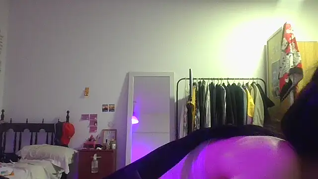 miapink33 online show from December 19, 1:43 am