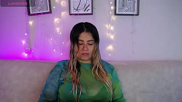 Sweet Bella Valery online show from April 18, 3:14 pm