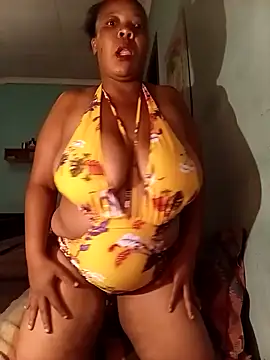 boobsqueenxo online show from February 5, 6:00 pm