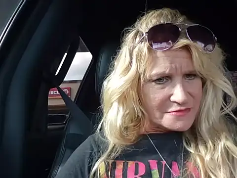 Bornbutiful online show from April 2, 11:24 pm