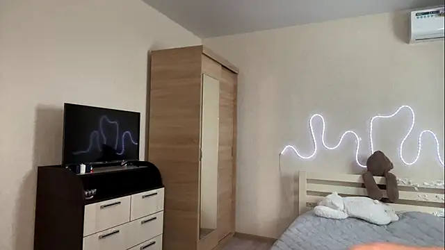 MyraLitterers online show from April 3, 1:20 pm