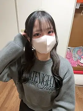 pomu chan online show from February 7, 12:42 pm