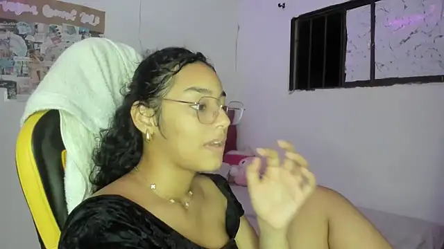 emily stars1 online show from April 7, 1:29 am