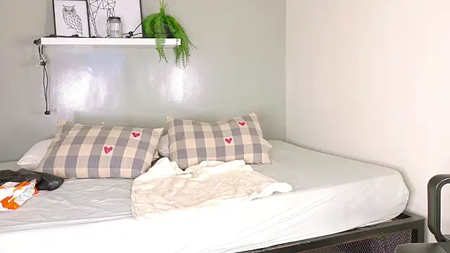 SeleneGibson   online show from April 2, 7:22 pm