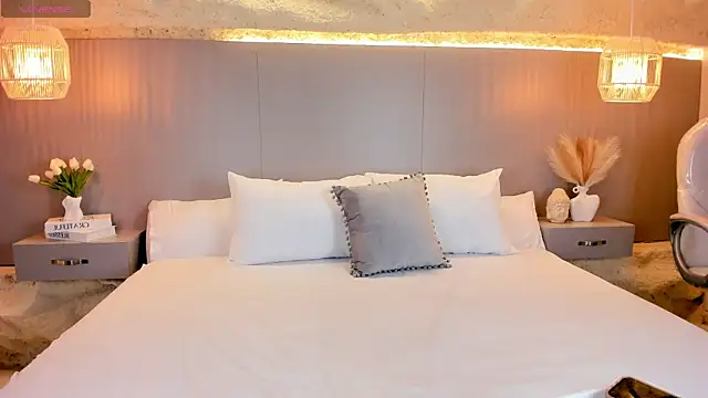 AmyColman  online show from March 25, 12:08 pm