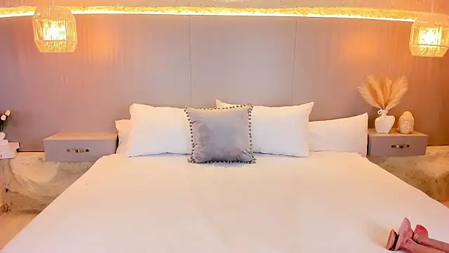 AmyColman  online show from March 21, 11:59 am