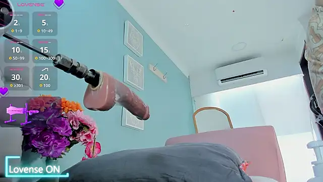 Luna Raay online show from March 23, 6:25 pm