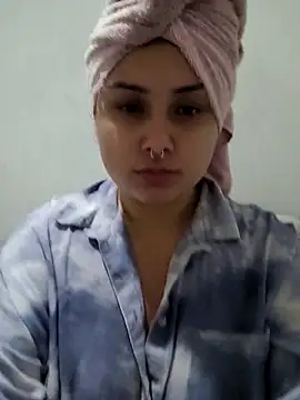 CurvyNoir online show from November 28, 4:32 pm