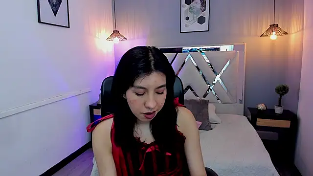 zoe-moreau online show from April 11, 7:17 pm