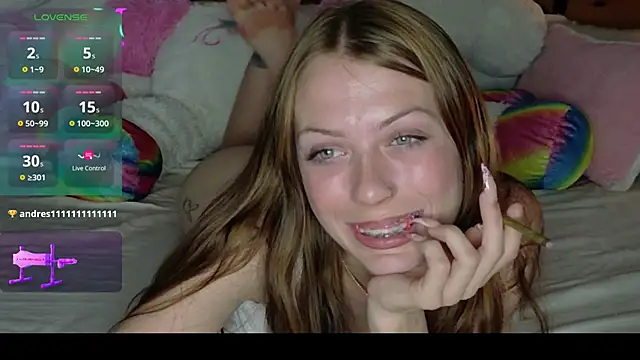 kittenkisses3 online show from April 15, 11:38 pm