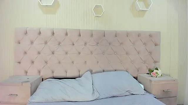 ZarinaWynne online show from July 7, 12:52 pm