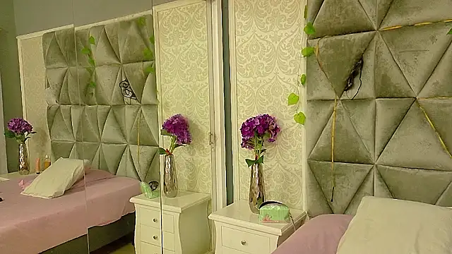 Miaa Grace  online show from March 10, 1:04 pm