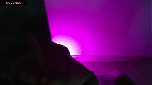 Isabella Hillss online show from April 13, 1:40 am