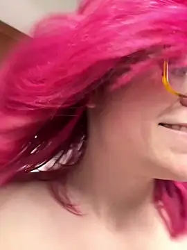 winestaindlips online show from February 11, 7:26 pm