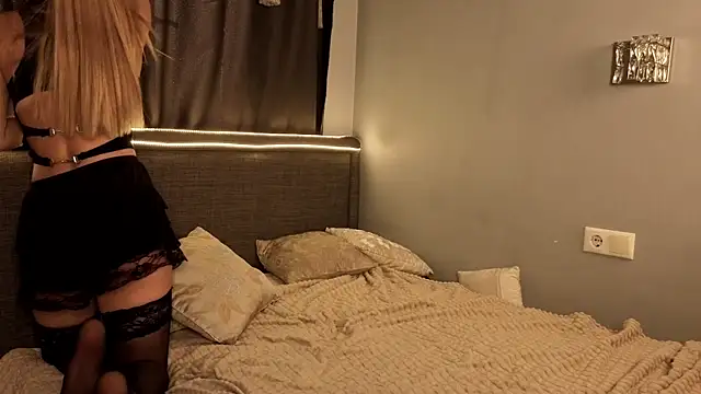 KristleKirst online show from April 10, 2:23 pm