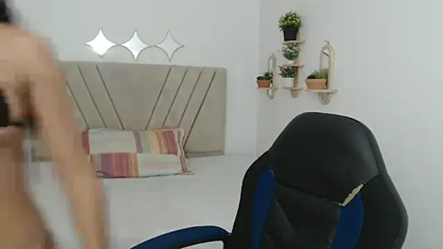 xoxo melany online show from April 5, 12:15 pm