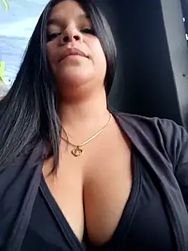 Layla-daring online show from March 6, 9:10 pm