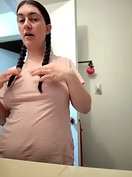 LaylaLucis online show from March 29, 9:03 pm