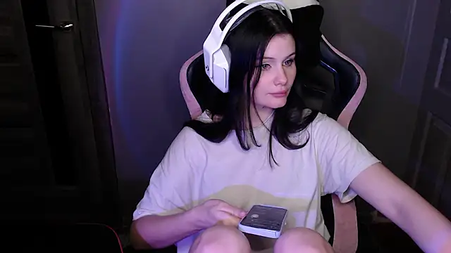 Moon raven online show from January 16, 9:00 pm