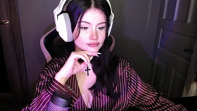 Moon raven online show from December 15, 5:29 pm