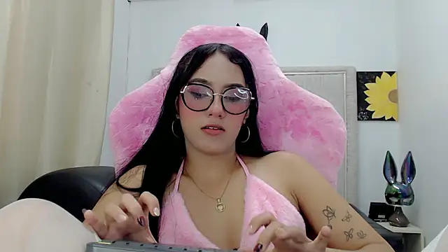 Mishell hot  online show from February 7, 8:45 pm