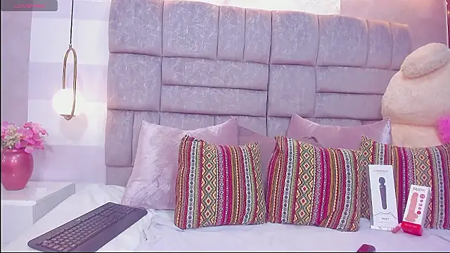 liarosee11 online show from February 9, 10:23 pm